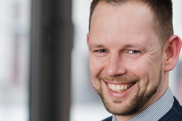 En tant que vendeur expérimenté et chef de projet, Christoph sait comment affronter les tâches de manière détendue, même si celles-ci sont stressantes et épuisantes. 